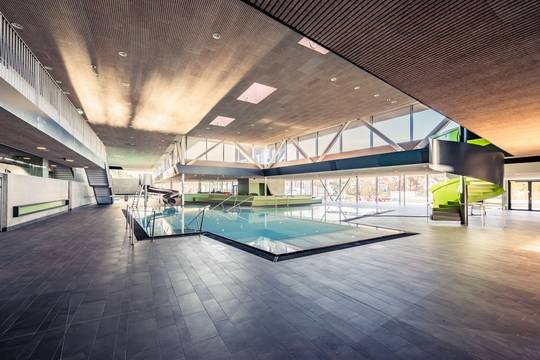 Nichtschwimmererlebnisbecken Hallenbad