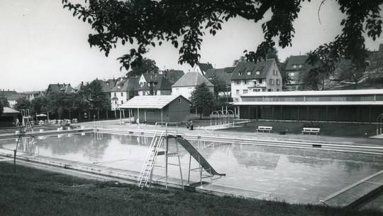1928: Bau des Mehrzweckbeckens